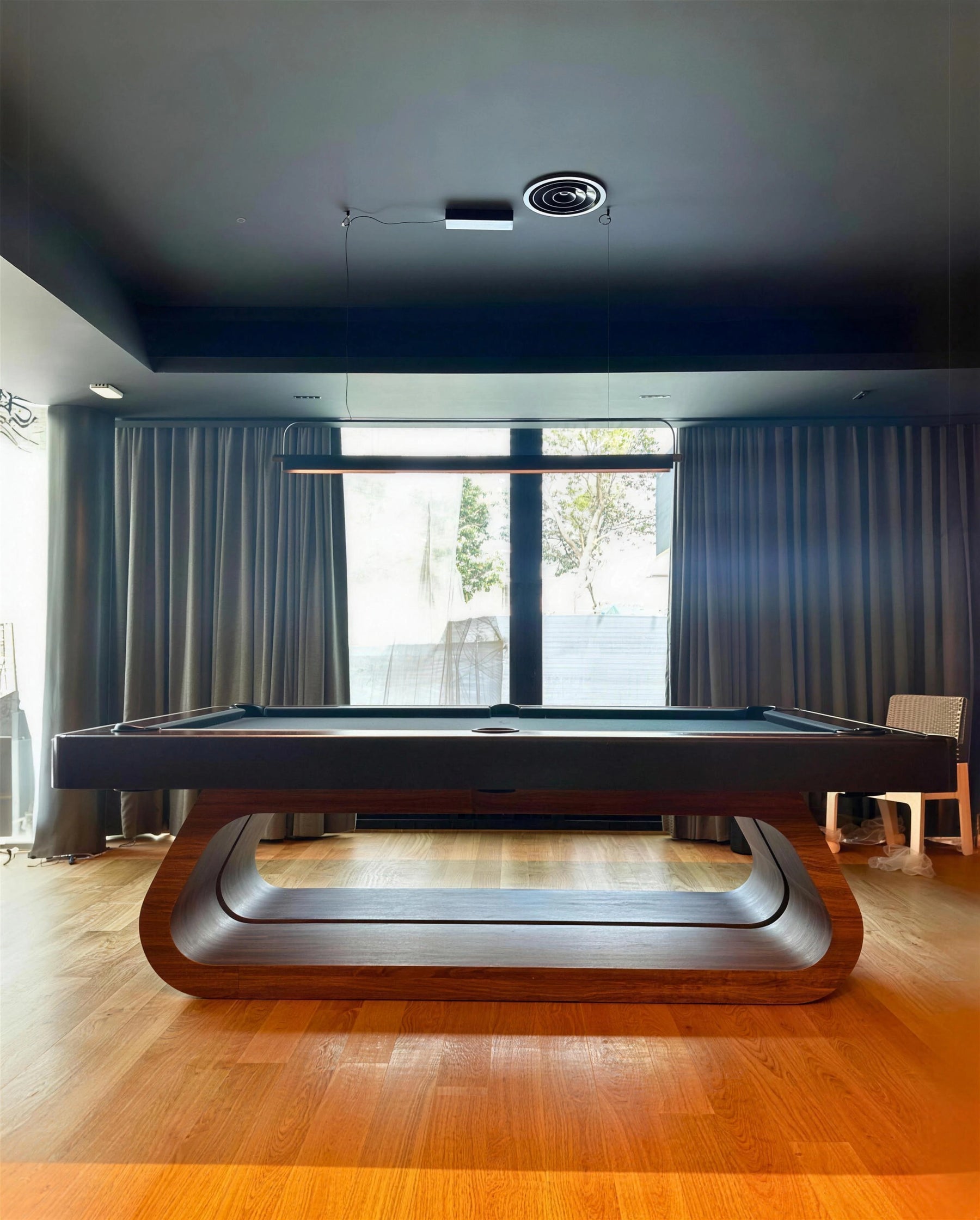 Negroni top on Takamaka Pool Table in a room setting